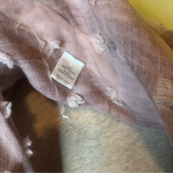 Lavender Textured Shawl with leather clasp - Picture 3 of 3